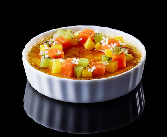 Bachour: Crème Brûlée con frutas tropicales