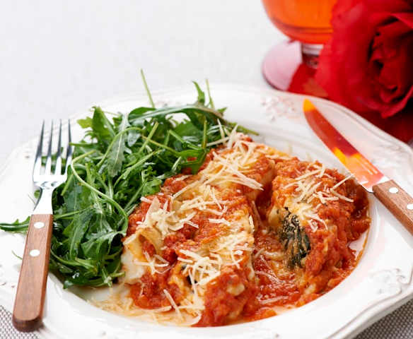 Canelones com alheira, espinafres e requeijão