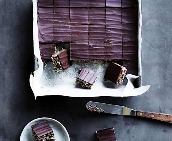 Berry coconut cashew bars