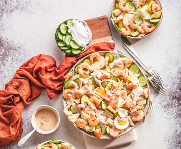 Ensalada de patata con langostinos y salsa cóctel