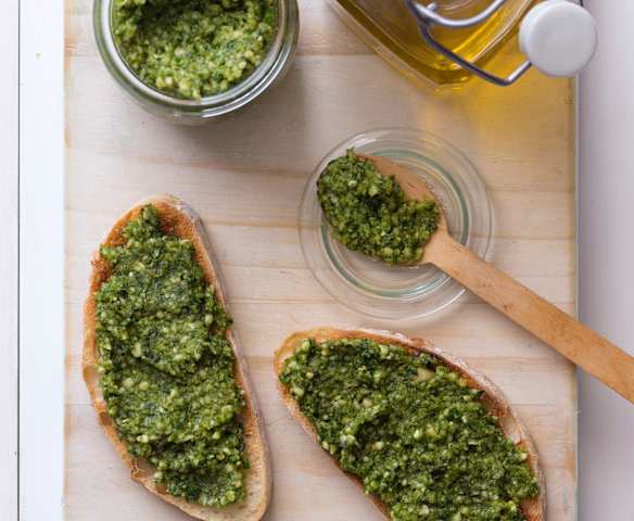 Chunky basil pesto dip
