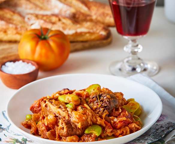 Habas con costillas y embutidos de cerdo