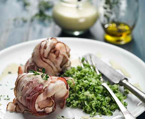 Králičí filet se slaninou a kuskusem z brokolice