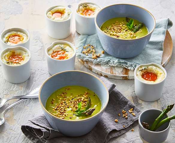 Vellutata di asparagi e cocottine di uova filanti (Bimby Friend)
