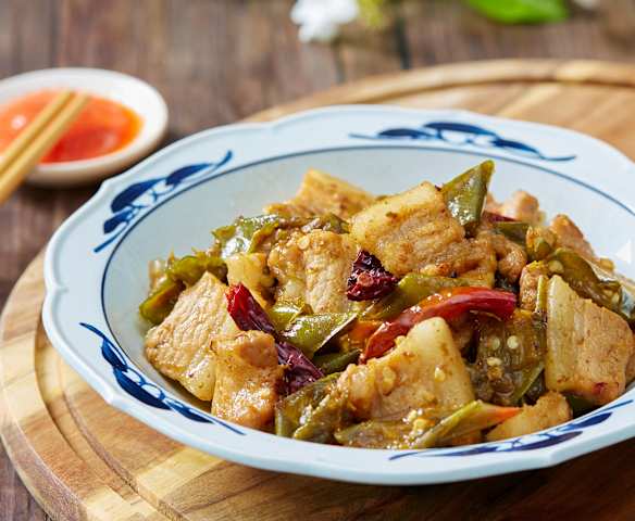 Green Chillies With Pork Belly