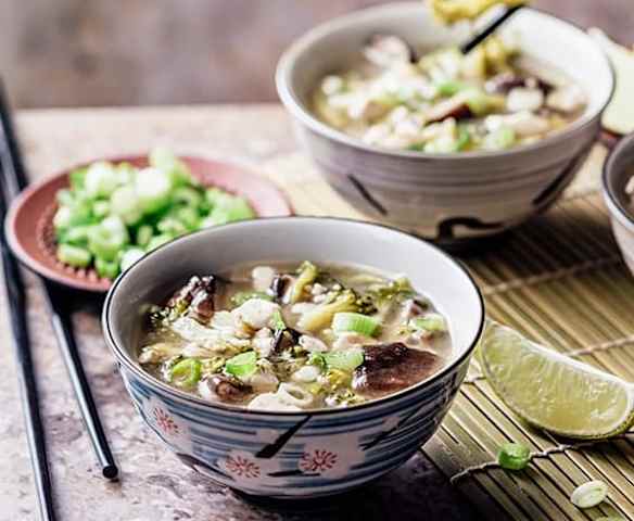 Bouillon asiatique au brocoli, shiitaké, tofu et miso