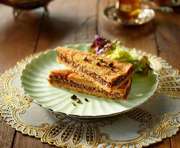 Bulgur-Tarte mit Hack-Walnuss-Füllung - Sini Köftesi