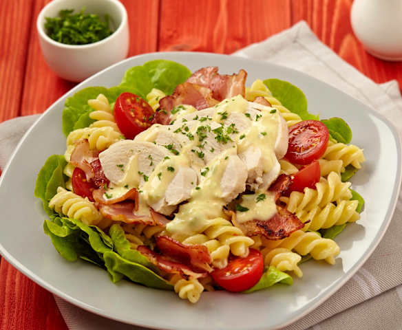 Kuřecí salát s těstovinami