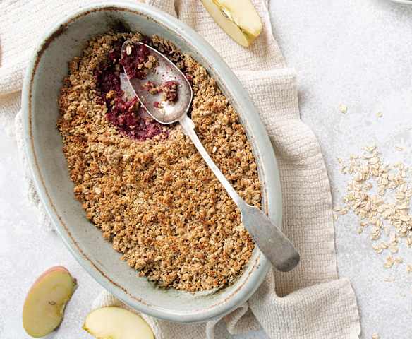 Crumble vegano de manzana y moras Crumble vegano de manzana y moras