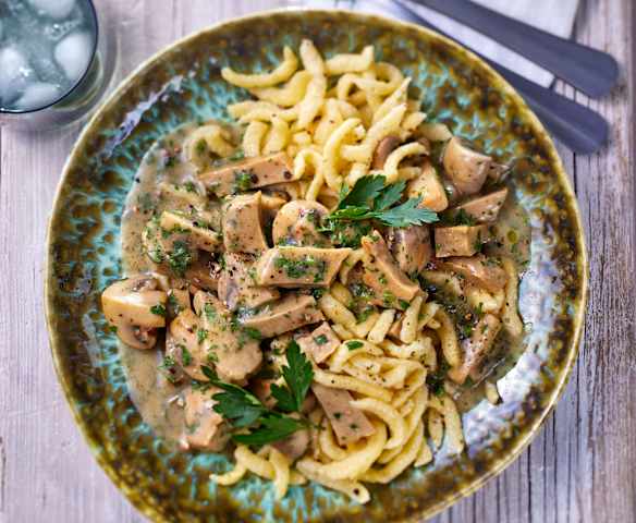 Veganes Seitan-Geschnetzeltes mit Spätzle