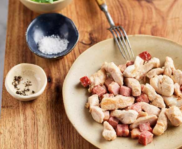 Tiras de pechuga de pollo doradas con beicon