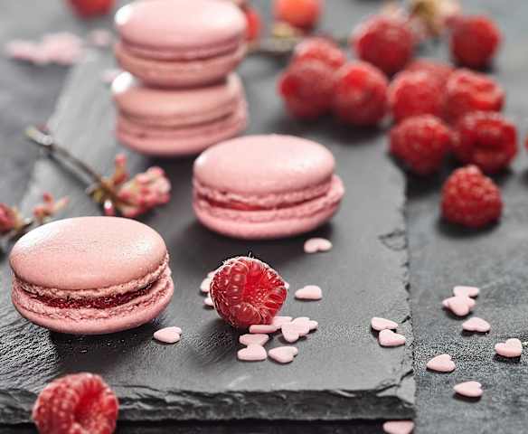 Malinové makronky