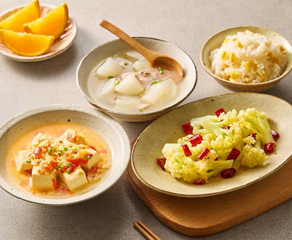 午餐（麻辣豆腐、干锅花菜、萝卜牛肉汤、玉米饭）