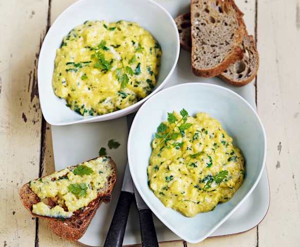 Œufs brouillés aux fines herbes