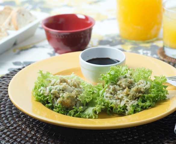 Tacos de lechuga con arroz y camarón