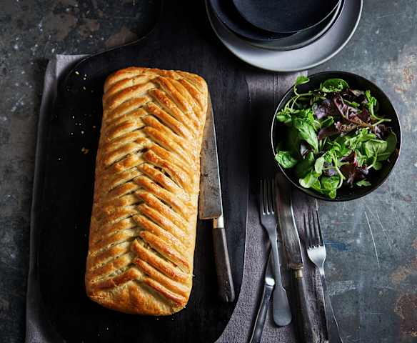 Zapiekanka z porem, omułkami i małżami sercówkami