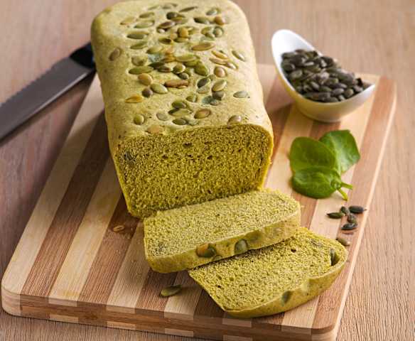 Pan de molde con espinacas y pipas de calabaza