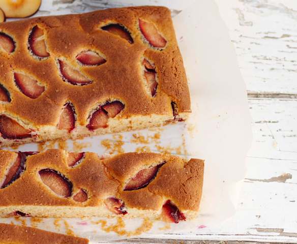 Bolo de iogurte e ameixa Bolo de iogurte e ameixa