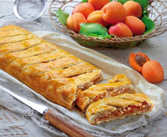 Strudel di albicocche con pasta al moscato