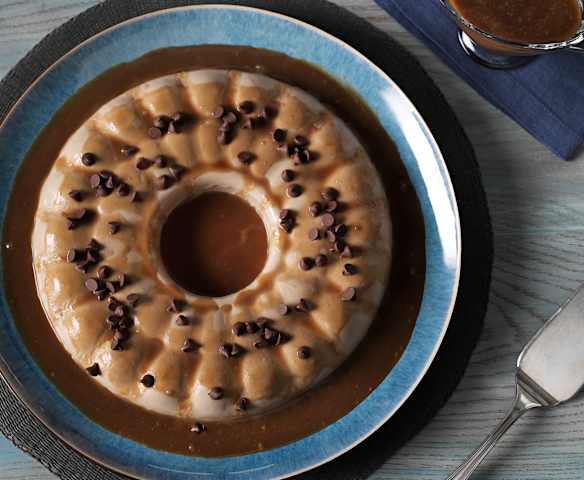 Bavaroise de chocolate con salsa de toffee al café