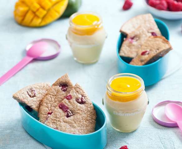 Pieczony naleśnik jaglany z malinami i jogurt mango