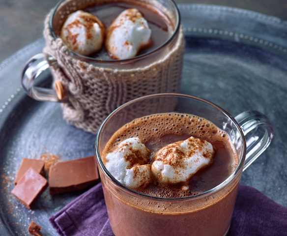 Schokoladensuppe mit Schneeklößchen