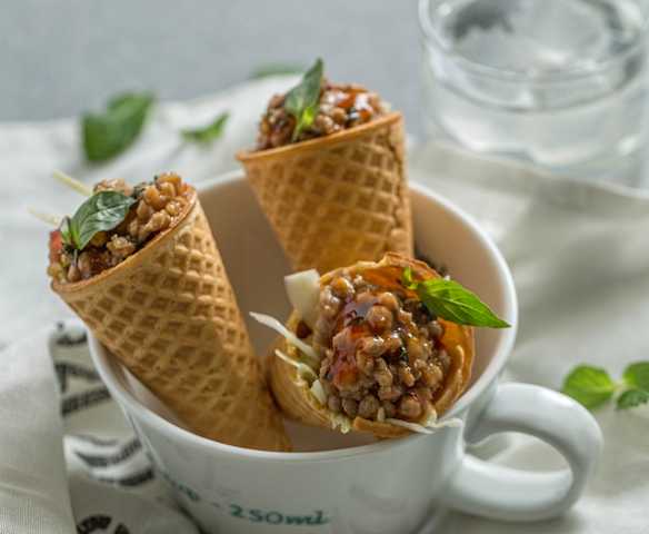 泰式打抛猪肉手卷