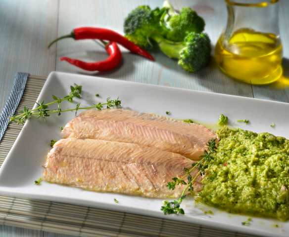 Filetto di trota con purea di broccoli