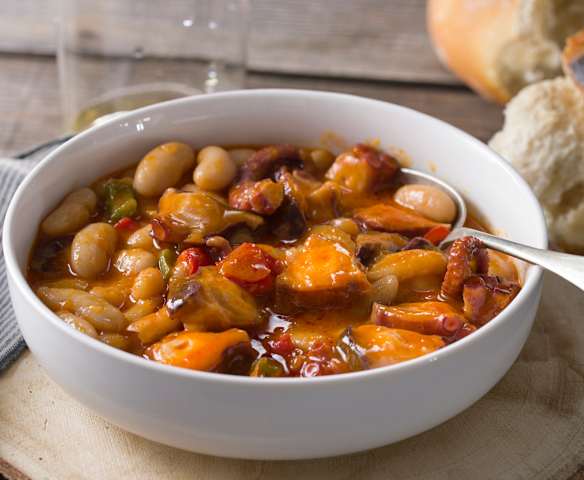 Fabas con pulpo en cocción lenta
