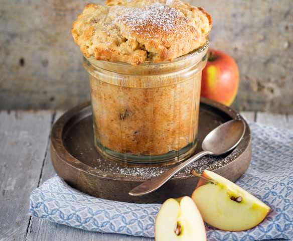 Pasteles de manzana en vaso