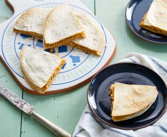 Quesadilha de frango e mozarela Quesadilha de frango e mozarela