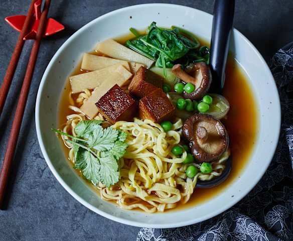 Ramen mit karamellisiertem Seitan Hauptgang Menü 3