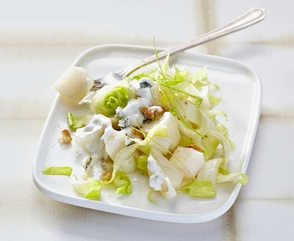 Salade d'hiver aux poires et au roquefort