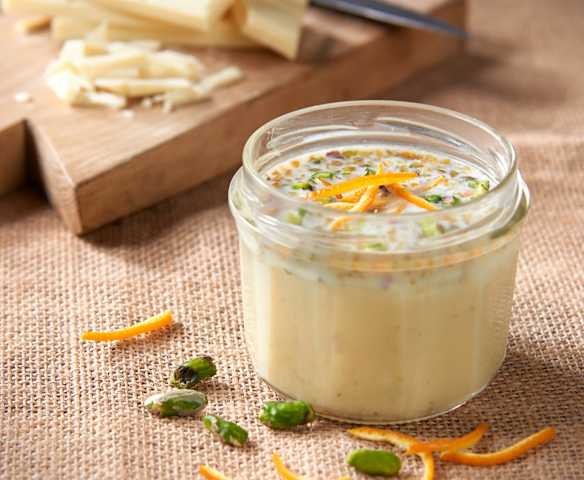 Salsa de chocolate blanco y pistacho al aroma de naranja