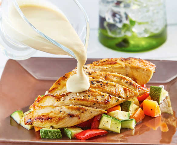 Pollo en mayonesa de ajonjolí tostado