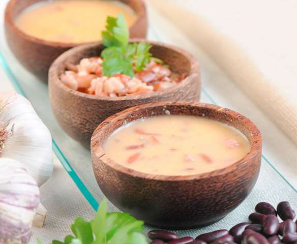 Fazolová polévka s klobásou