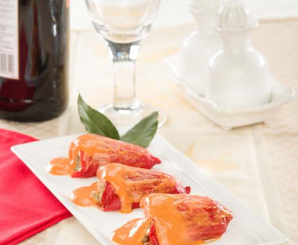 Pimientos de piquillo en conserva rellenos de carne