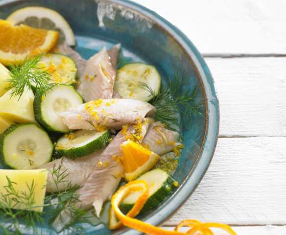 Forellen auf Zucchini mit Zitrus-Dill-Butter