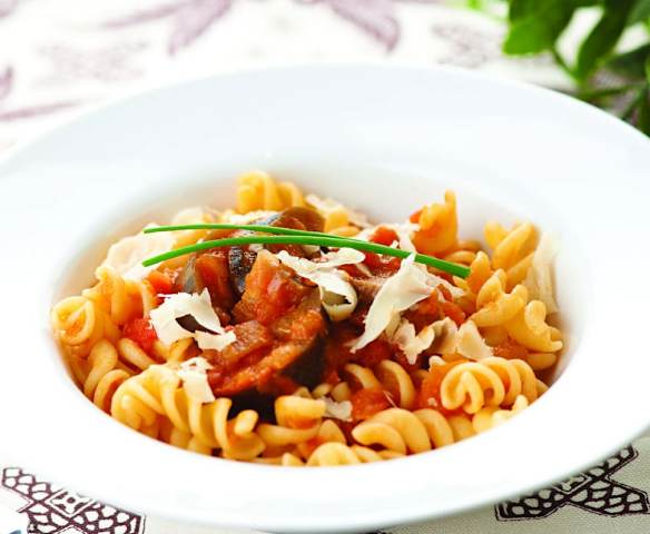 Massa com molho beringela e tomate Massa com molho beringela e tomate