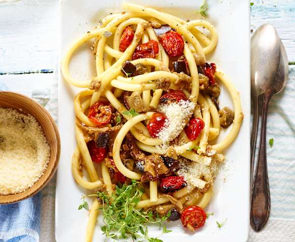 Bucatini mit Auberginen und Steinpilzen Bucatini mit Auberginen und Steinpilzen