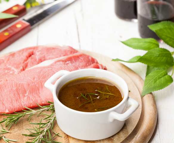 Marinatura al vino rosso e salsa Worchester