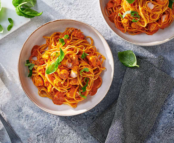 Schnelle Tomaten-Lachs-Nudeln Schnelle Tomaten-Lachs-Nudeln
