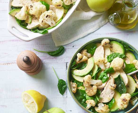 Ensalada de pollo, manzana, coliflor y aguacate Ensalada de pollo, manzana, coliflor y aguacate