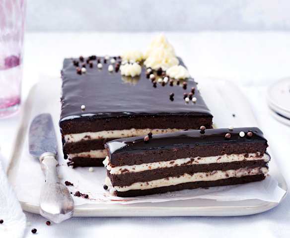 Tarta de chocolate blanco y negro