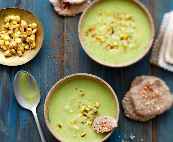 Velouté d'avocat et craquants au sarrasin