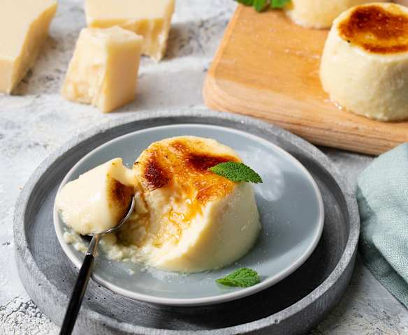 Flanes de parmesano caramelizados