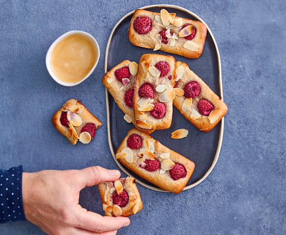 Financiers aux amandes et aux framboises