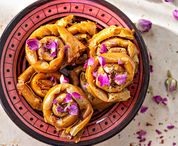 Mhencha (gâteaux aux amandes et au miel)