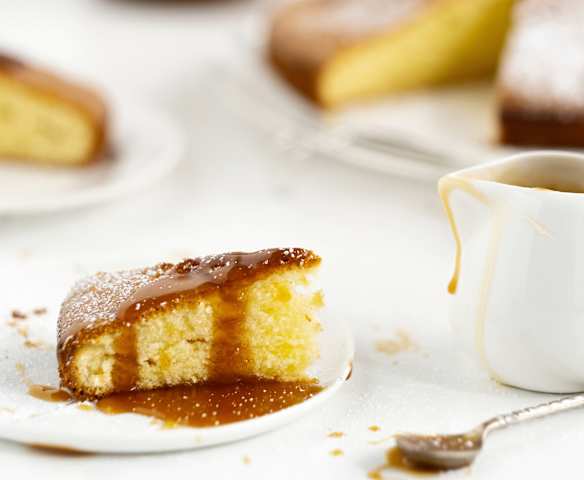 Torta soffice con caramello salato