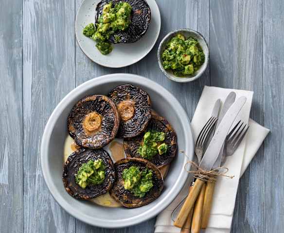 Grilled mushrooms with avocado and parsley dressing